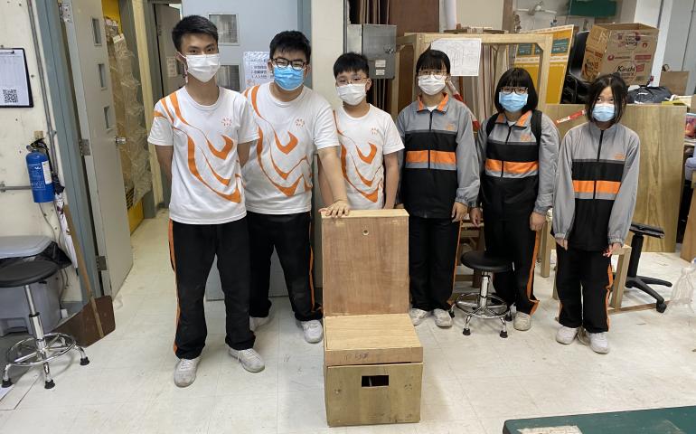 經過多次加工及改良後，椅子終於完成，並有一個堅固的結構。