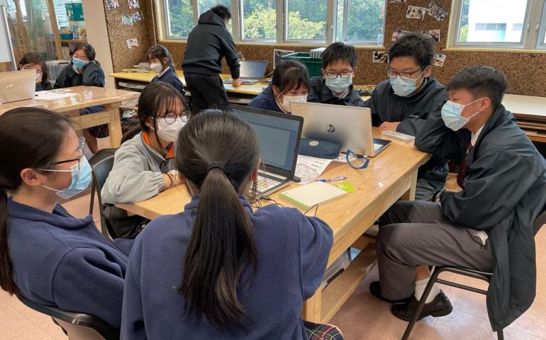 小組討論及合作分工製作