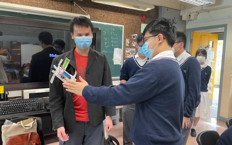 我們嘗試讓他對我們的構想給予意見