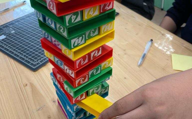 我們透過玩層層疊刺激靈感創作