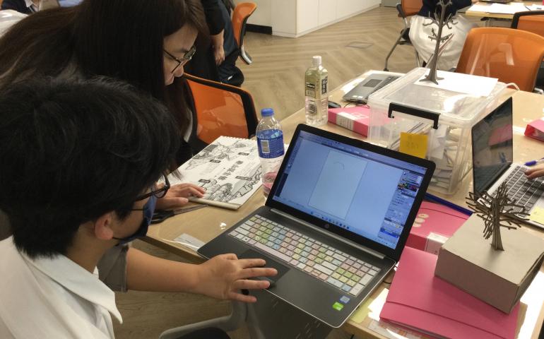 主動詢問導師如何使用AI把樣品刻畫出來